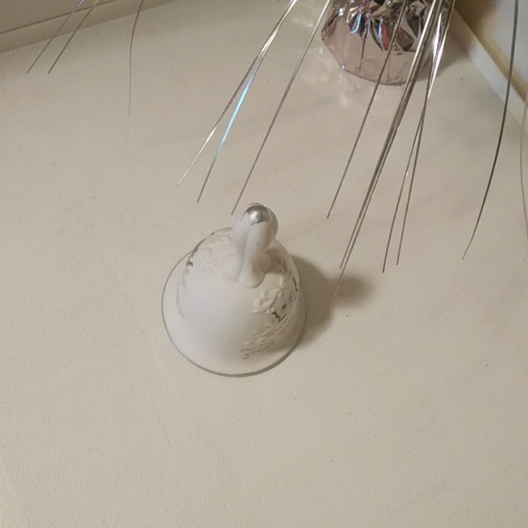 Silver lined porcelain wedding bell - Picture 5 of 5